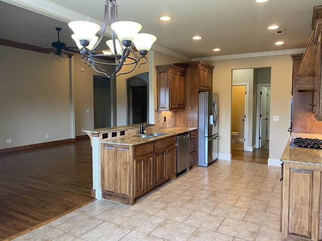 Building Photo - 6202 W Sage Dr