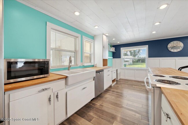Building Photo - 938 Wren Cir