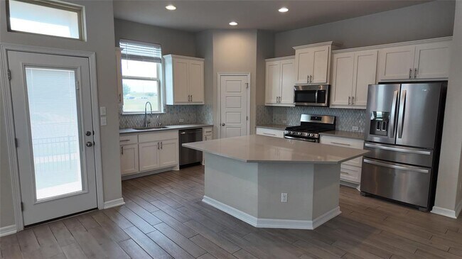 Building Photo - 2102 Dillon Pond Ln