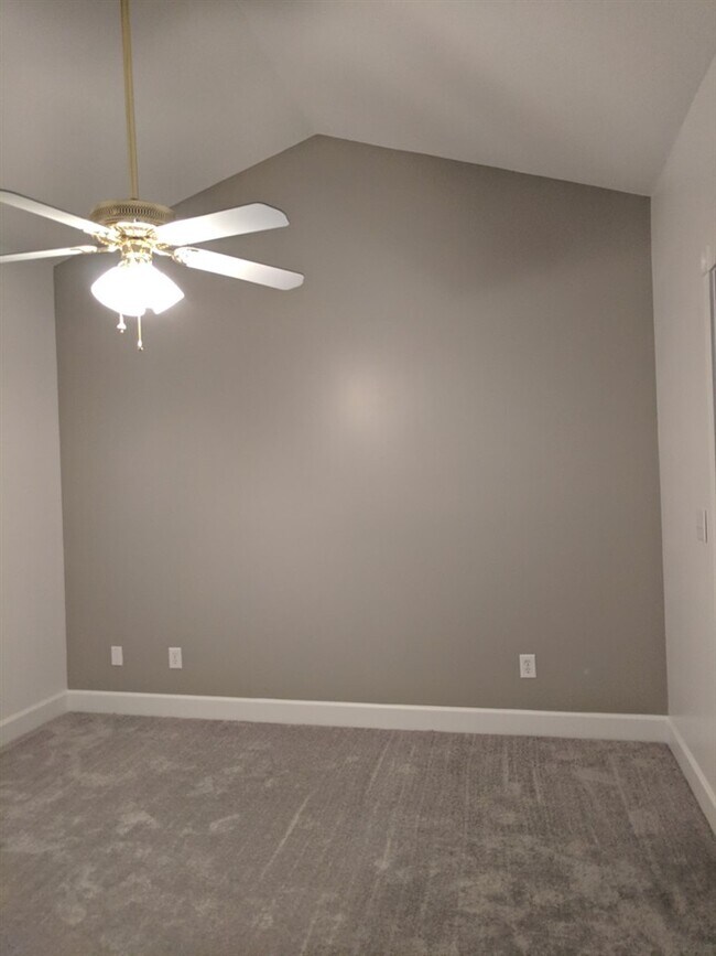 Building Photo - 670 Riverwalk Dr