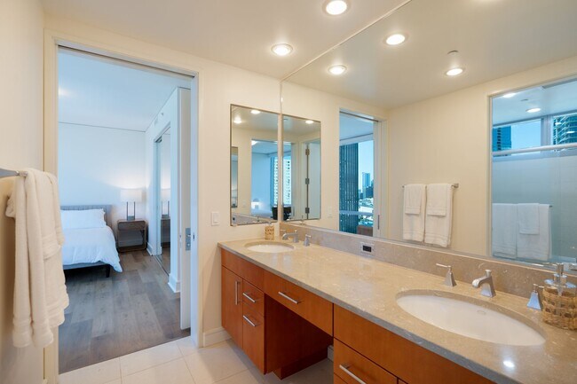 Building Photo - HOKUA 3 bedroom FULLY FURNISHED