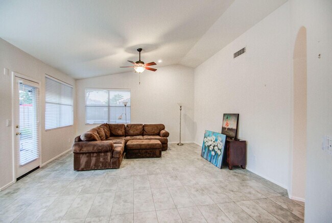 Building Photo - 3216 E Muirwood Dr