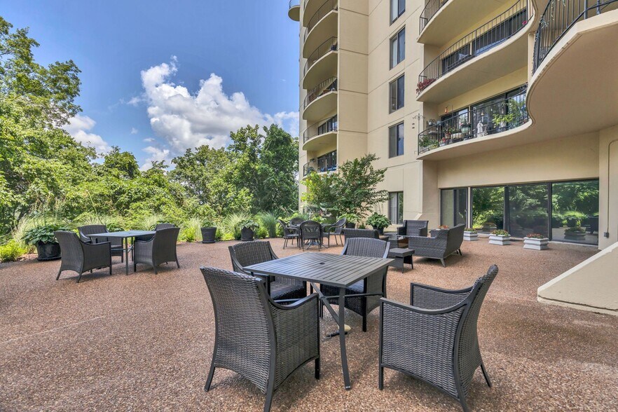 Building Photo - 6666 Brookmont Ter