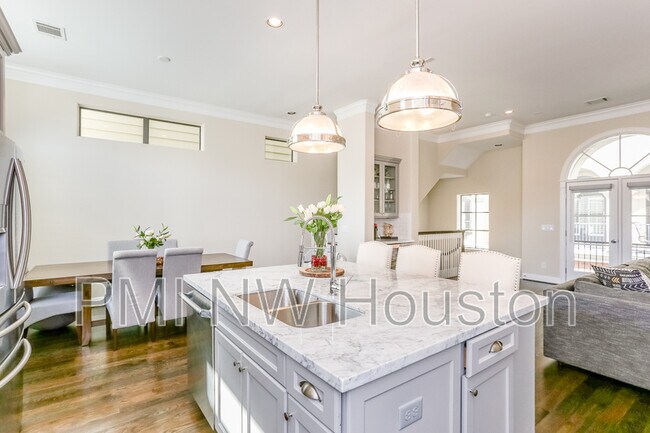 Building Photo - 5309 Blossom St