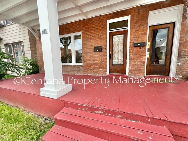 Primary Photo - 3 bedroom apartment near Campus, Park St (...