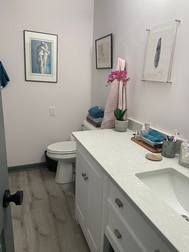 Building Photo - Charming 2 Bedroom 2 Bathroom Condo Locate...