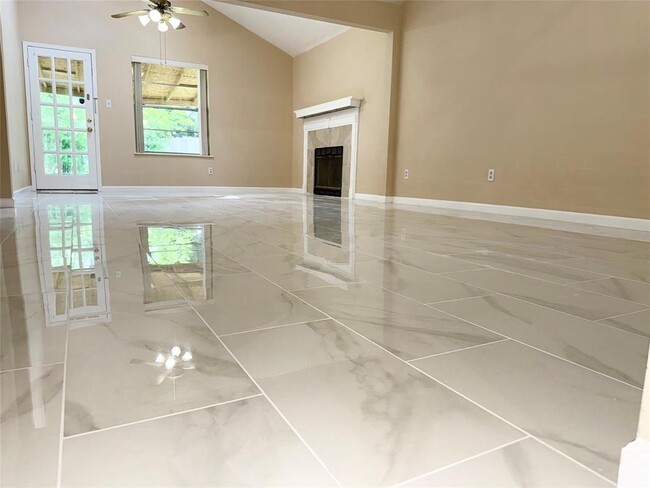 Building Photo - 10202 Hollow Canyon Dr