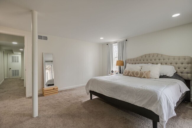 Building Photo - 514 Longview Dr
