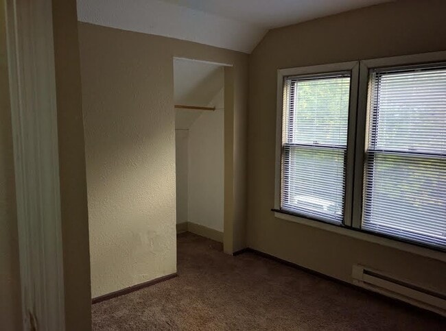 Building Photo - St. Paul home in Great Dayton's Bluff area