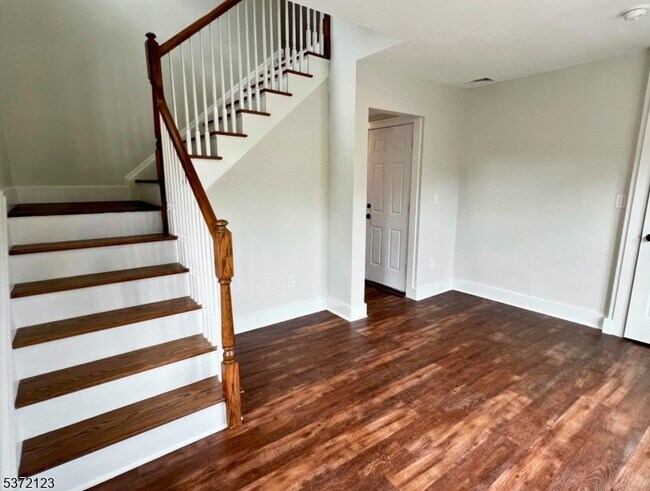 Building Photo - 60 Montague Pl