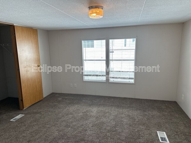 Building Photo - 178 Hollyberry Way