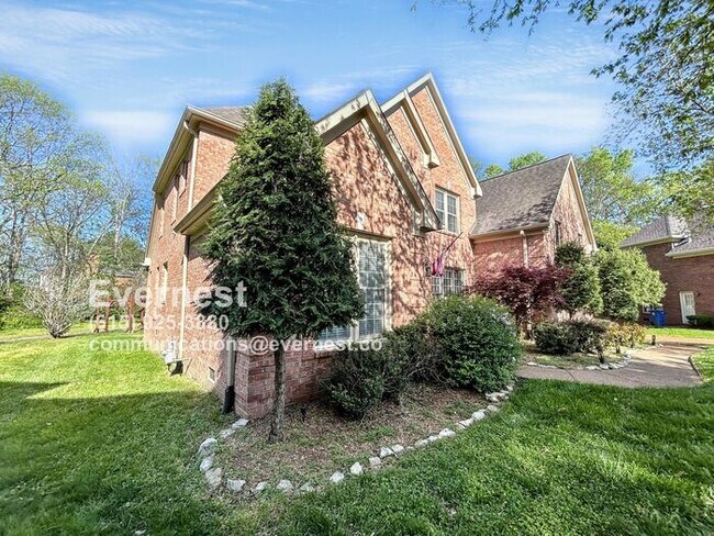 Building Photo - 4-Bedroom, 3.5-Bathroom Home in a Peaceful...