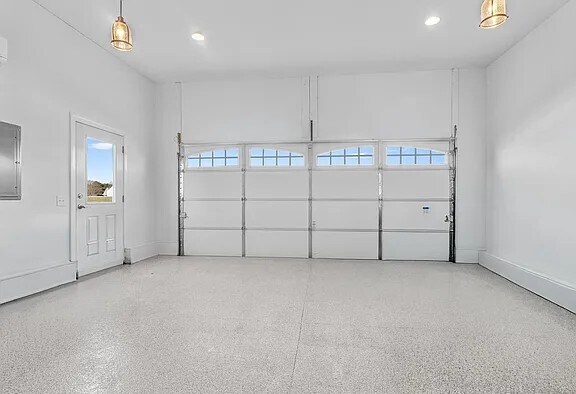 Building Photo - 22420 Jayda Dr