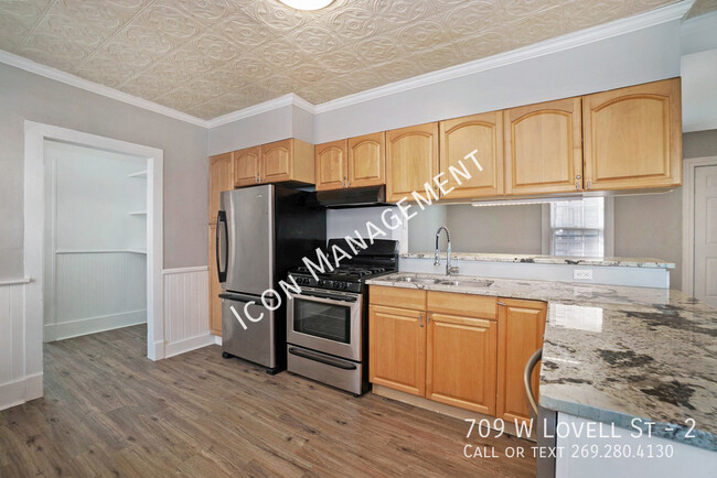 Building Photo - Large 3 bed !