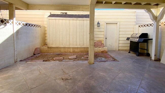 Building Photo - Great 3 bedroom and 1.5 bath townhouse with a small yard and 2 car garage.