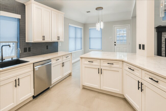 Building Photo - 15427 Bay Tree Landing