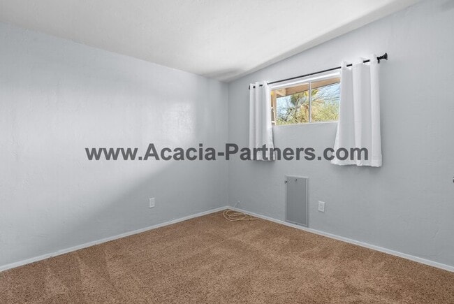 Building Photo - Two Bedroom Home with Guest House