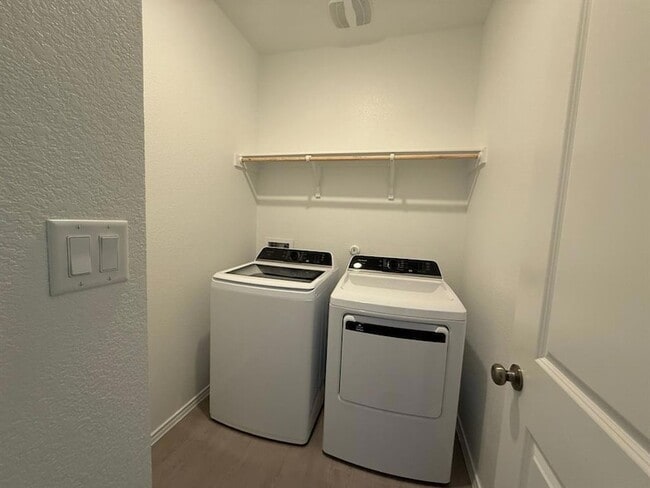 Building Photo - 203 Herald Dr