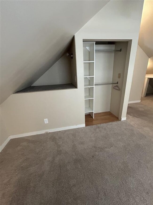 Building Photo - 211 Baker St