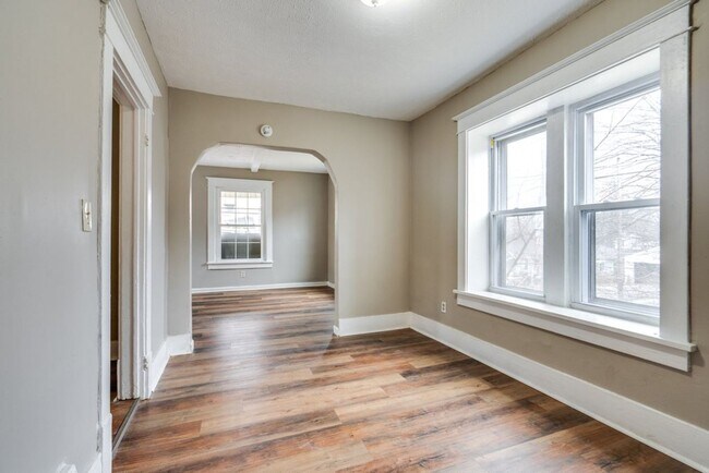 Building Photo - Spacious 3 Bedroom Akron Home