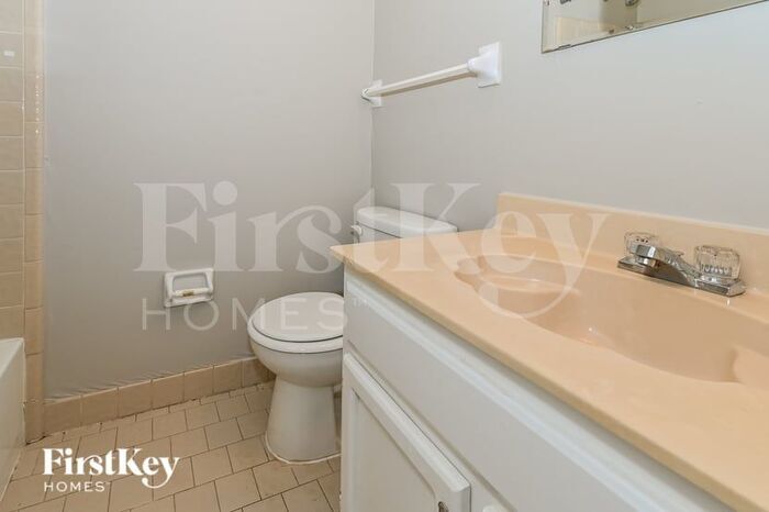 Building Photo - 1053 Boones Hollow Dr
