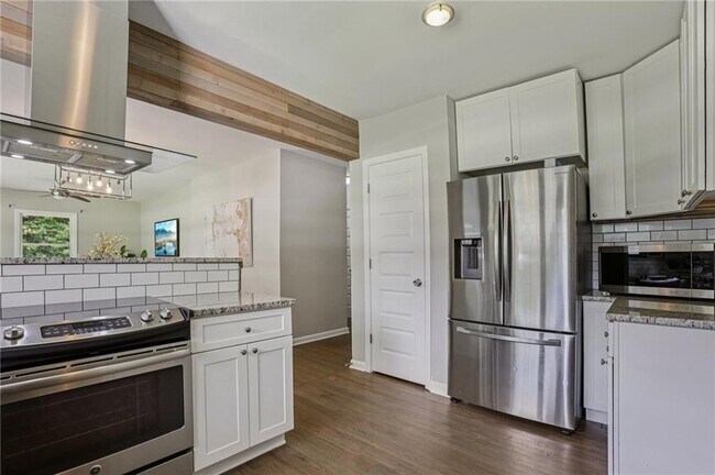 Building Photo - 3731 N Druid Hills Rd