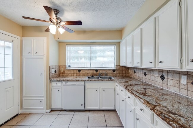 Building Photo - 5046 Spring Forest Dr