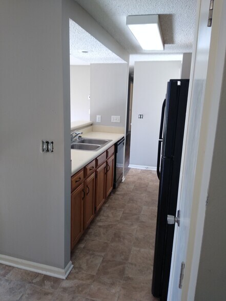 Building Photo - 1630 Arlyn Cir
