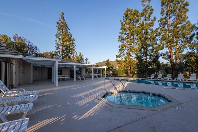 Building Photo - Homes Management - 3 Bed, 2 Bath House for Rent with Water/Trash Included