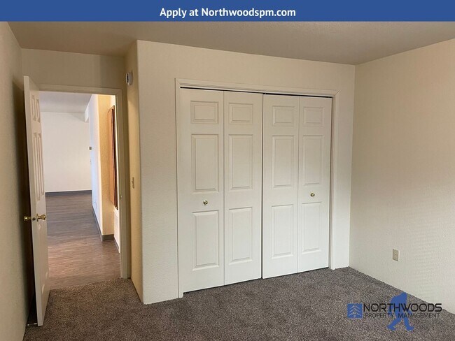 Building Photo - Very Nice 2 Bedroom 1 Bath Condo-Located i...