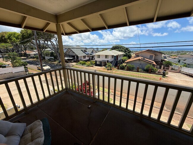 Building Photo - Ocean View 3 Bedroom Duplex Available Now in Kaimuki