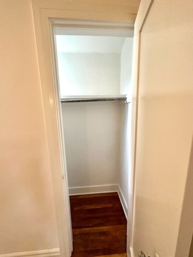 Building Photo - 1417 Bank St