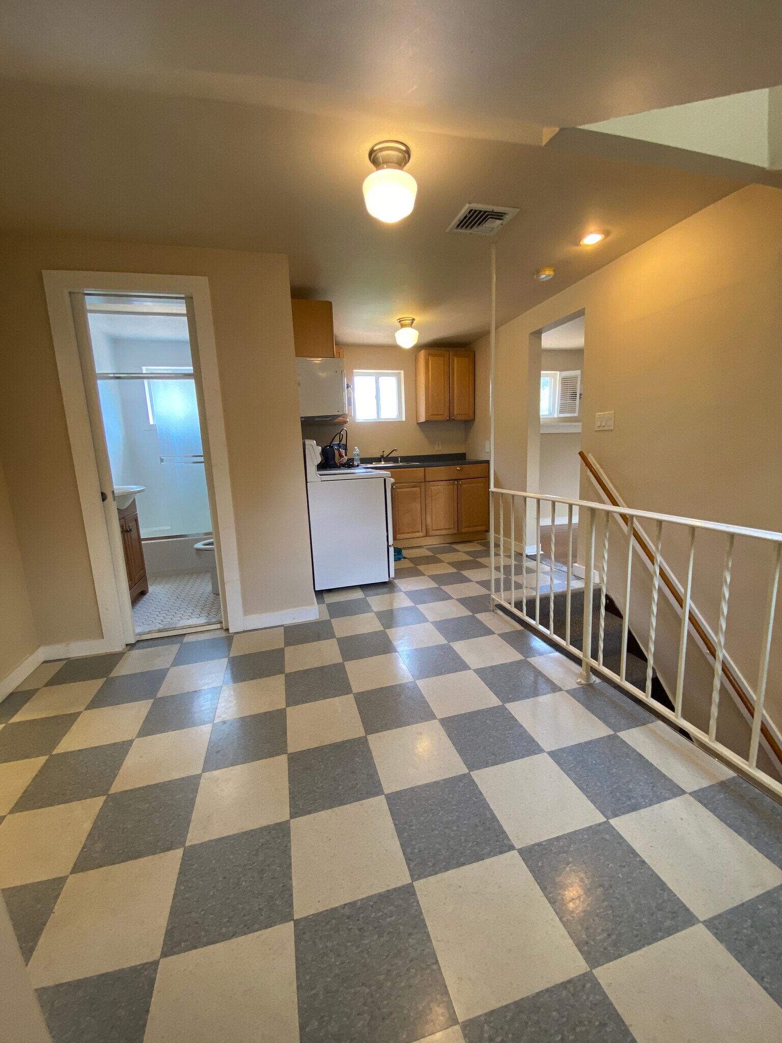 Building Photo - 261 Main St