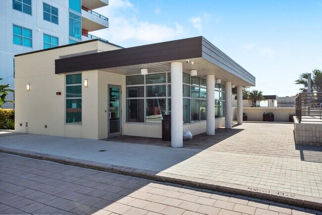 Building Photo - 1208 E Kennedy Blvd