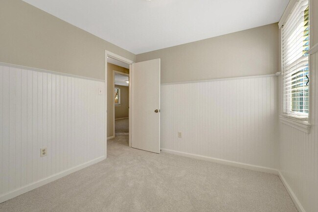 Building Photo - 2015 Freedom Ln