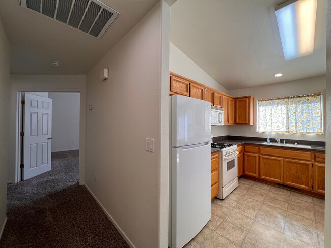 Building Photo - Centrally located 3 bedroom home in Fernley- 3 car garage