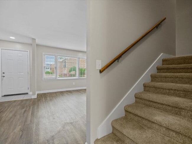 Building Photo - 731 Coventry Ln