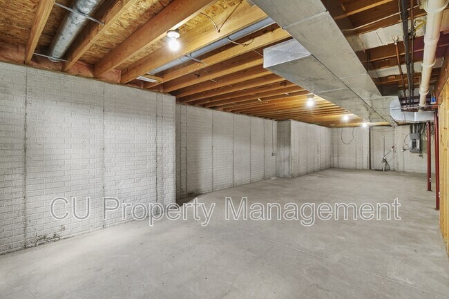 Building Photo - 902 Indigo Dr