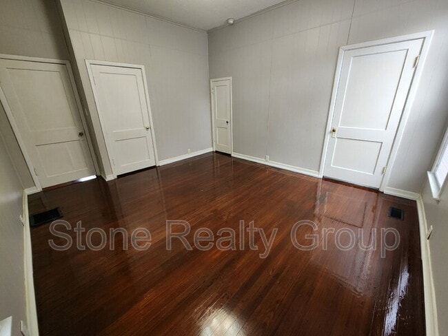 Building Photo - 1401 S 25th St