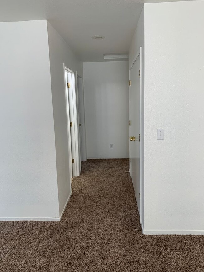 Building Photo - Beautiful 4 Bedroom 3 bath home in Merced!