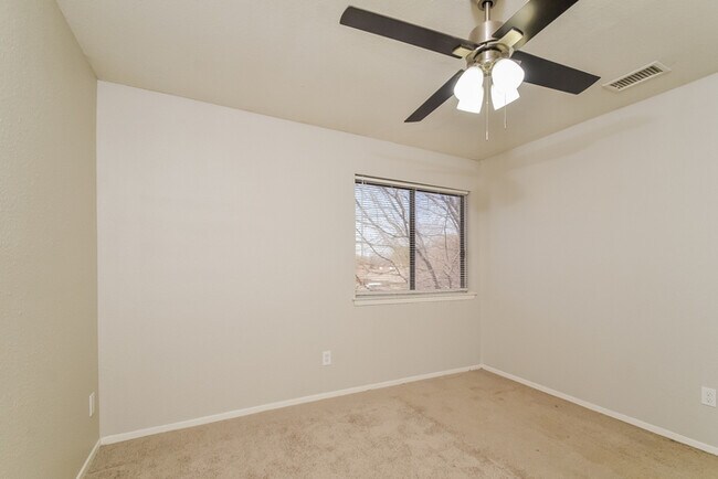Building Photo - Spacious 4-Bedroom Lewisville Home