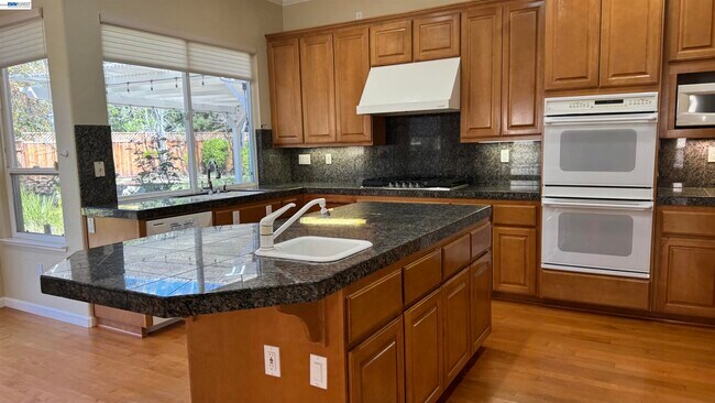 Building Photo - 118 Deer Meadow Terrace