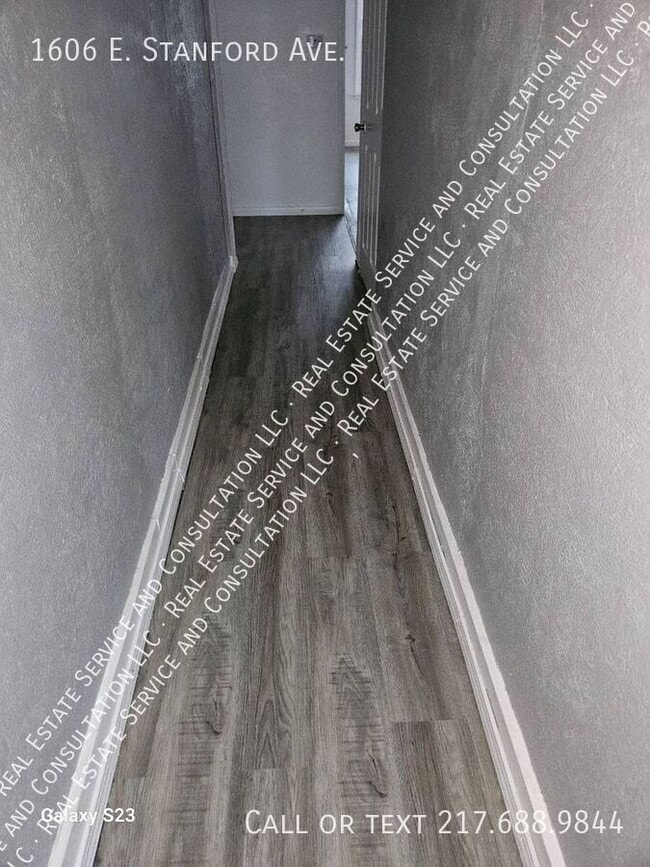 Building Photo - 1606 E Stanford Ave