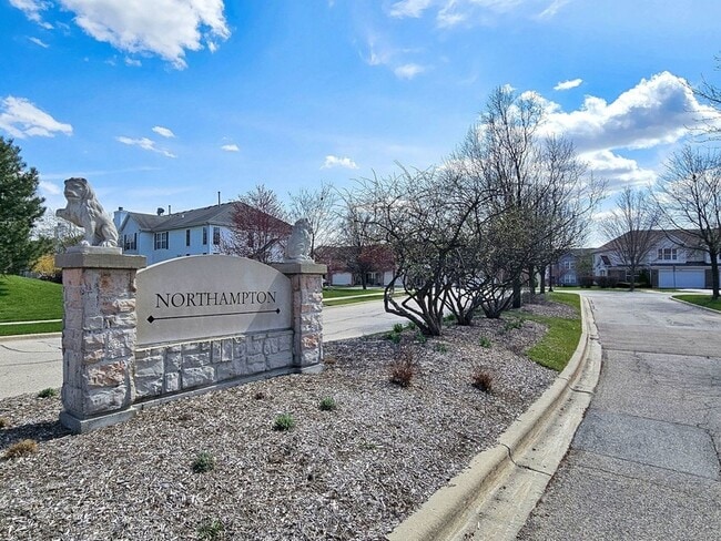 Building Photo - 464 Lancaster Dr