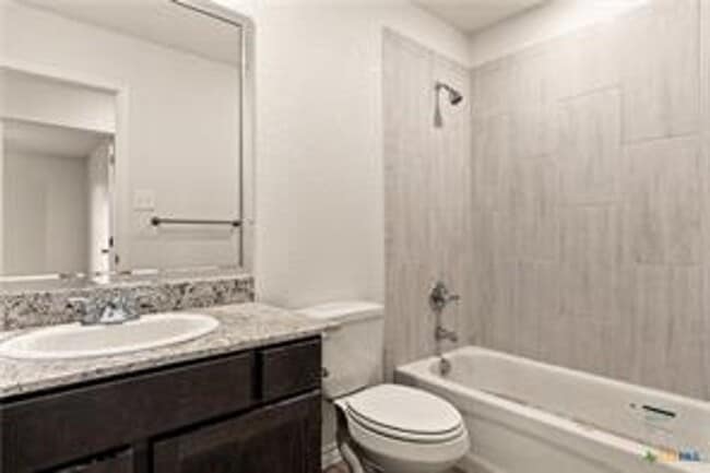 Building Photo - 1ST MONTH RENT FREE