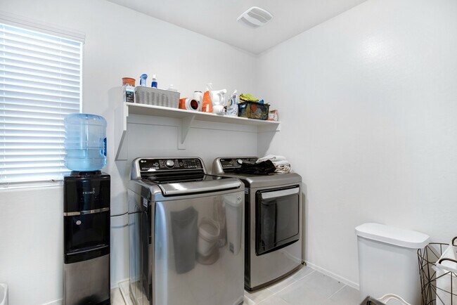 Building Photo - 6815 N 88th Dr