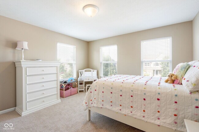 Building Photo - 6192 Bayard Dr