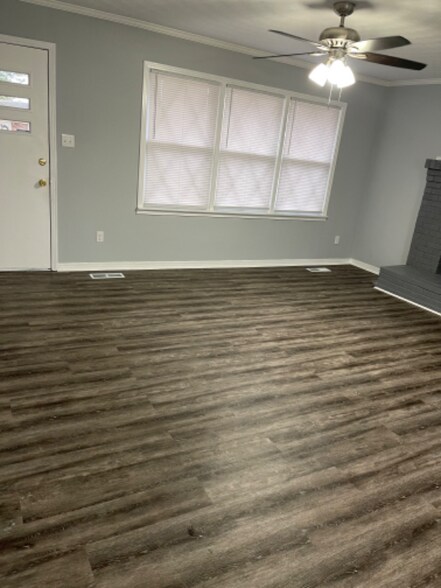 Building Photo - 2040 Alpine Dr