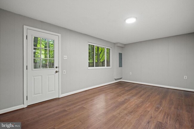 Building Photo - Welcome to Jackson Oak! This stunning 3-level townhome is now available for rent and offers the p...