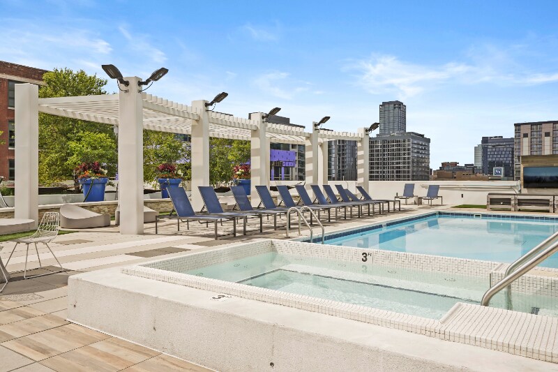 Building Photo - 728 W Adams St